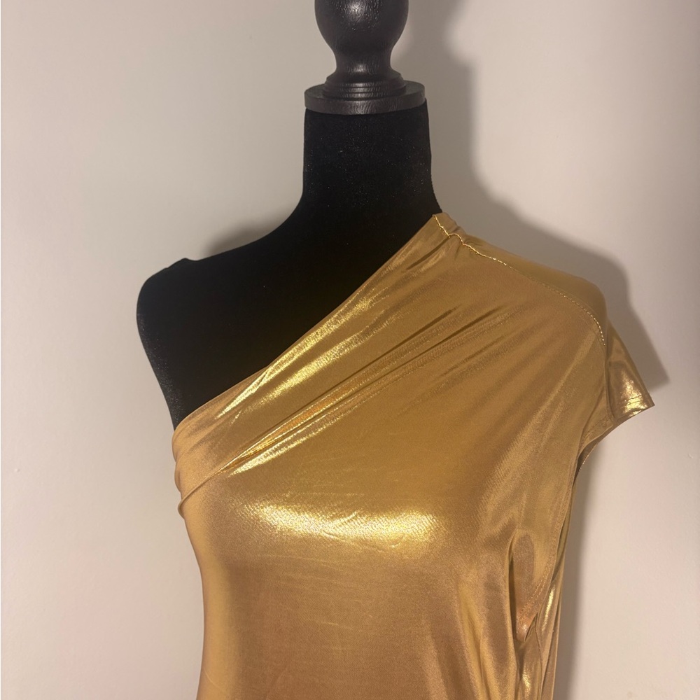 Elegant Gold One-Shoulder Dress